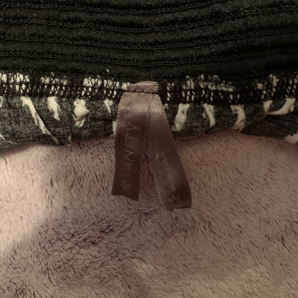 Vanity Shorts - Picture 3 of 3